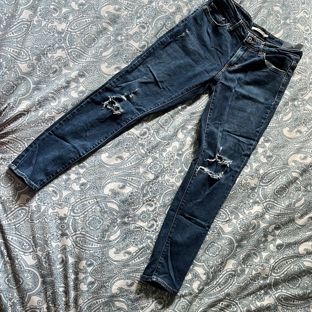Levi’s 711 skinny in distressed finish